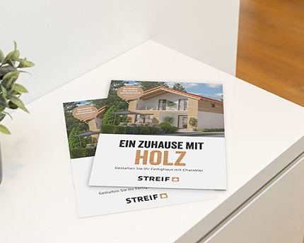 STREIF Katalog Broschüre Ein Zuhause mit Holz auf weißem Tisch in Detailaufnahme