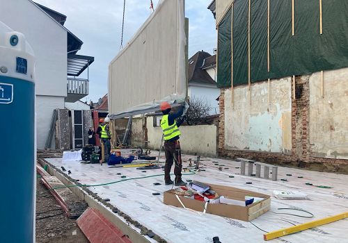 Anbau an ein bestehendes Haus in einer Baulücke