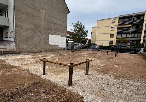 Anbau an bestehendes Haus Vorbereitung Fundamentplatte