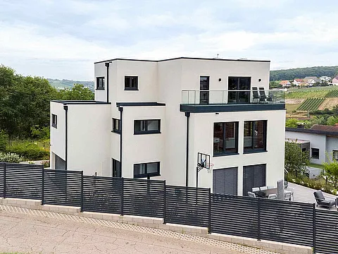 Luxemburg Bauhausvilla in Hanglage bauen -- Außen
