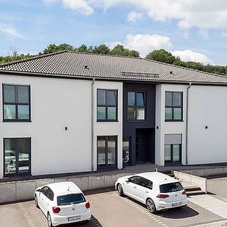 Mehrfamilienhaus mit 4 Wohnungen Straßenansicht