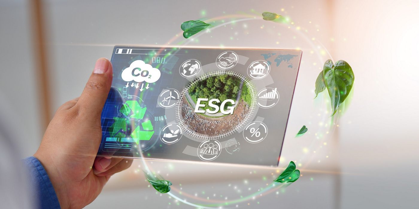 Nachhaltigkeit ESG Visualisierung mit Tablet, CO2 Symbolen, Recycling Icons und digitaler Umweltgrafik